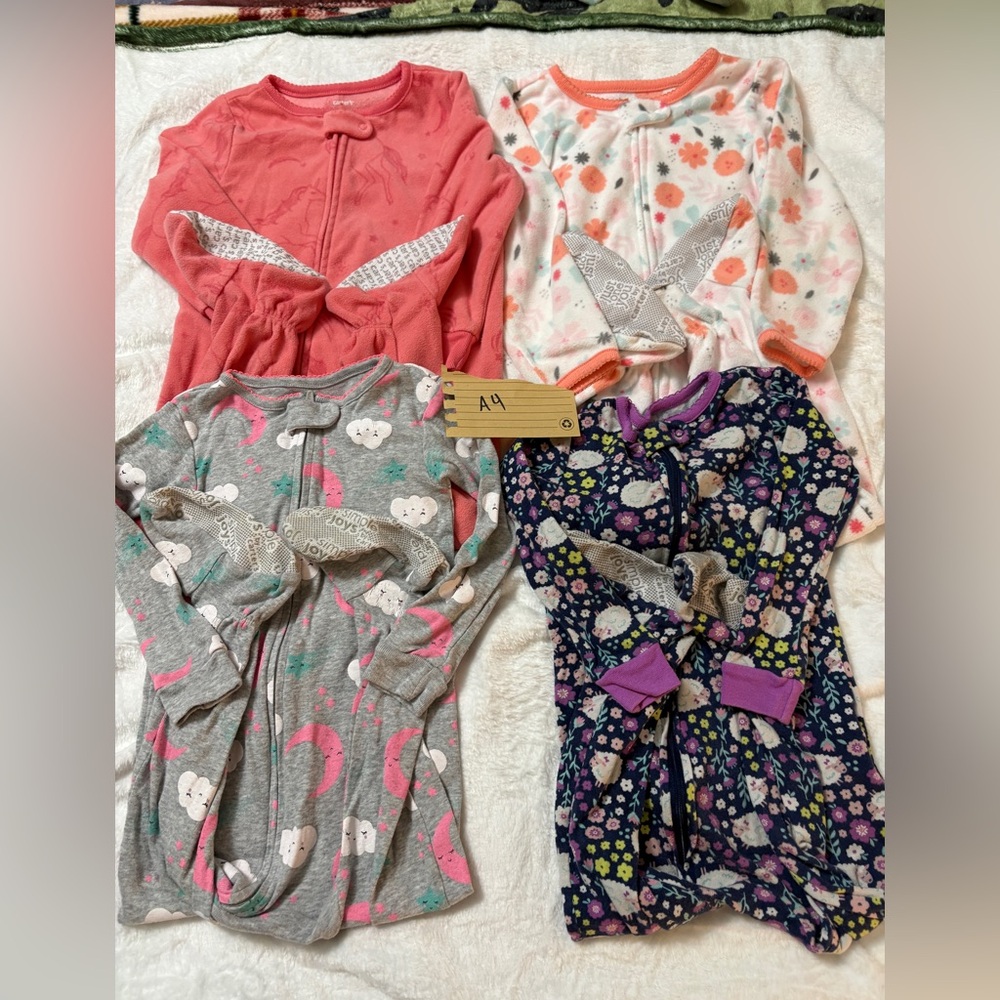 4 pack lot of carters 2t footed pajamas
